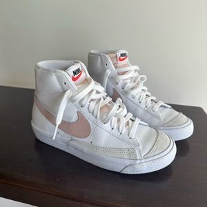 Nike Blazer Mid Shoes - White with Pink Nike logo